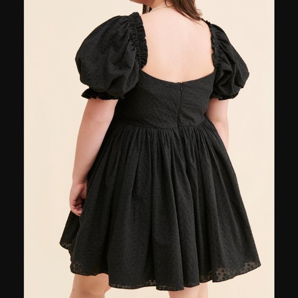 Selkie Beach Day Dress in Caviar Eyelet Lace - Picture 3 of 8